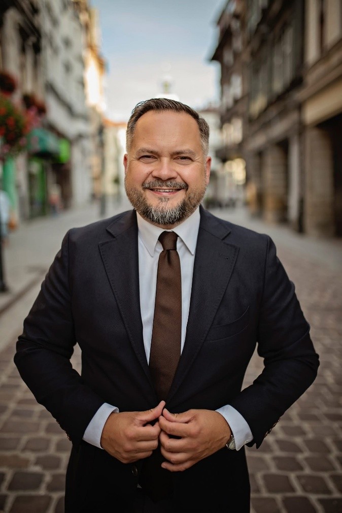 Minister Konrad Gotota